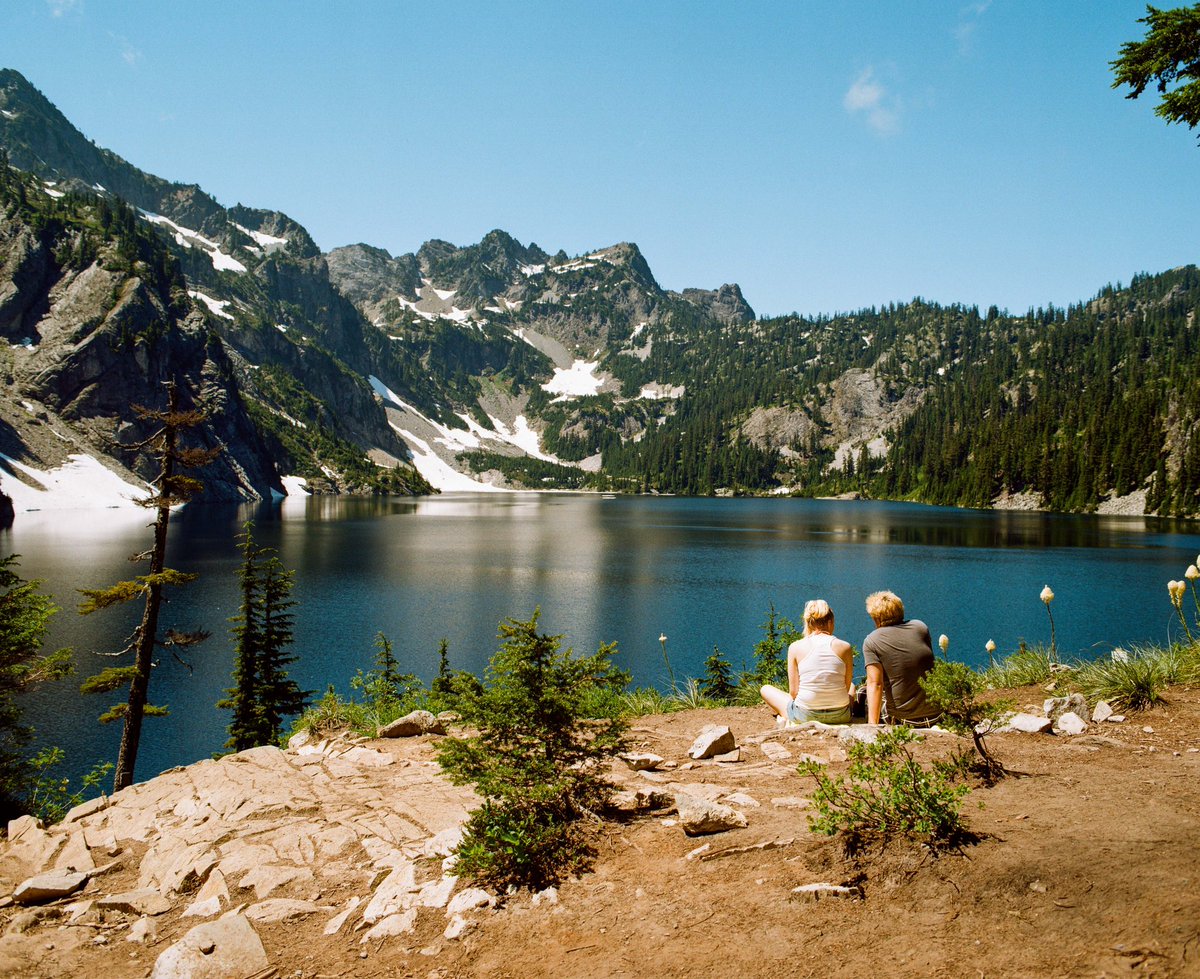 braehunz's tweet photo. Backpacking in the Alpine Lakes Wilderness | Pentax 67ii, Gold 200, Portra 160 https://t.co/6CULyR9gmI