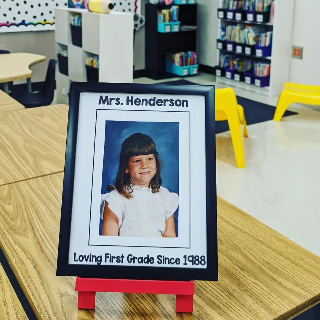 I met most of my new 1st graders tonight!  They are such a sweet group and I can't wait to watch them learn and grow this year.  I love sharing this picture of me with them because this is what 1st grade me dreamed of!  🍎🥰