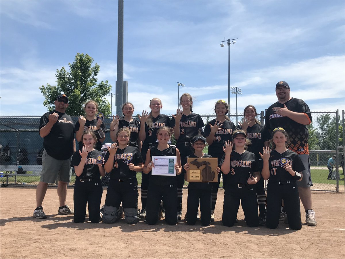 CoachBenschoter's tweet photo. With this being the last year of the Vengeance Fastpitch program we just wanted to give a huge THANK YOU to every player and parent that were apart of our program! Without you guys we couldn’t have done it and you will always hold a special place in our hearts https://t.co/2obd5AzlGY