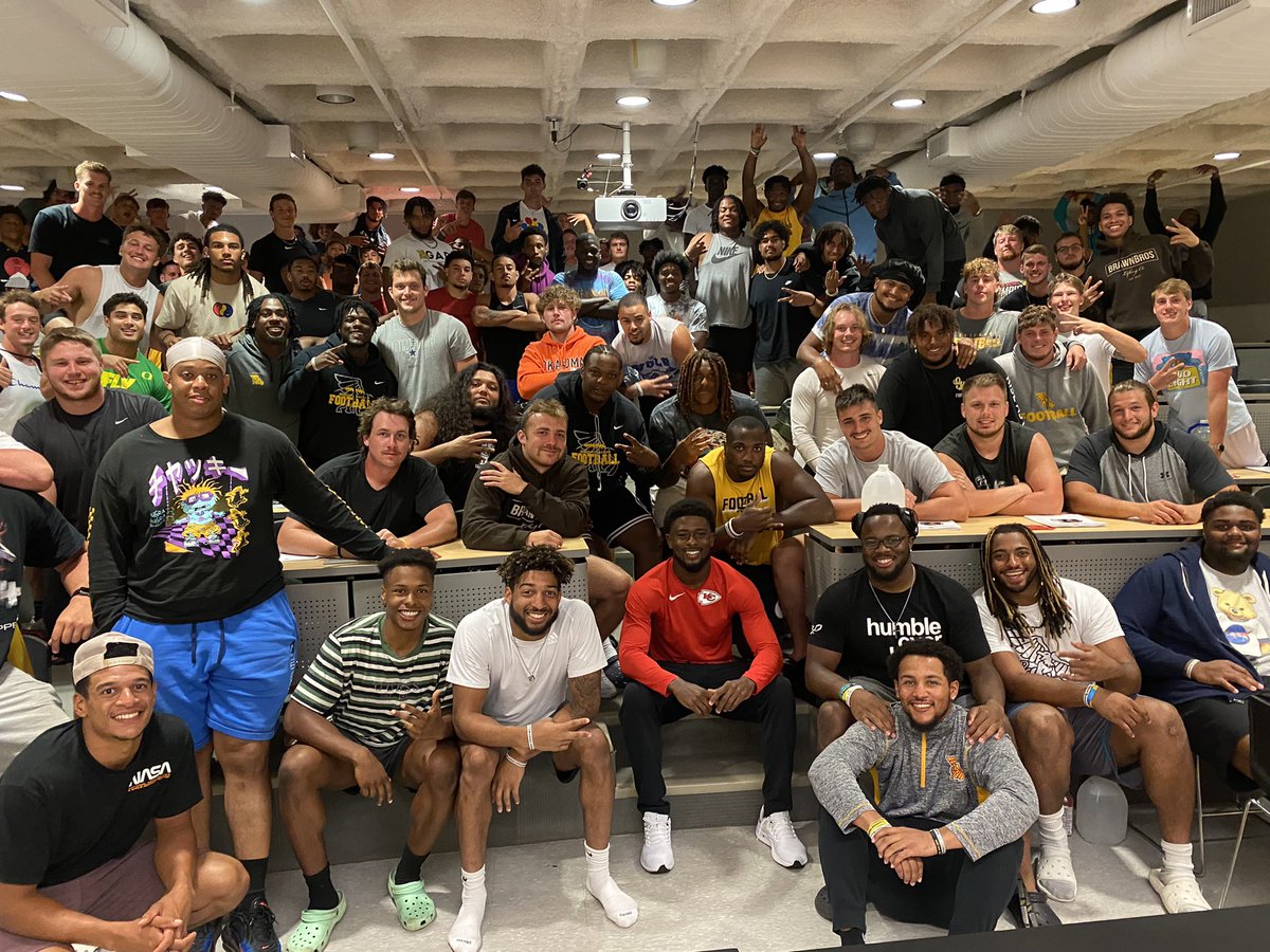 Man what a night!! <a href="/BDANDY_24/">Brandin Dandridge</a> #GriffAlum / #NFLChiefsDB dropped in on <a href="/MWSU_Football/">Missouri Western Football</a> and dropped some knowledge on us. Griffs Supporting Griffs! #MakeItHappen