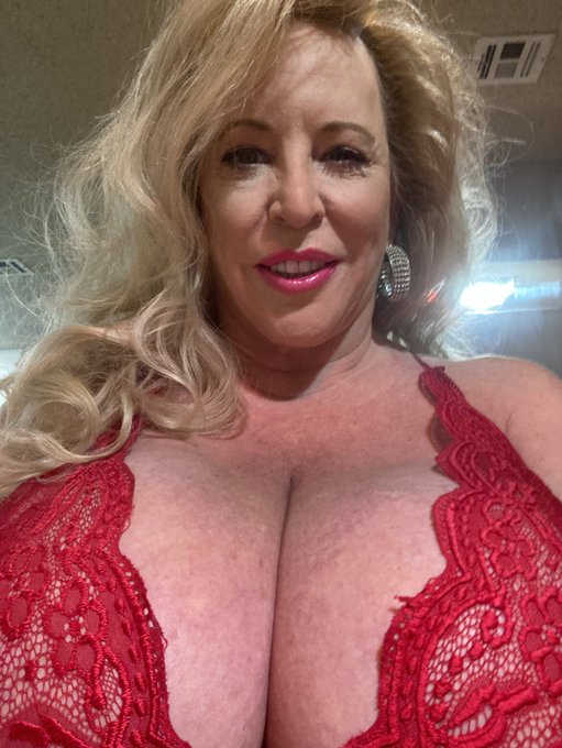 I&rsquo;ve always believed in karma &amp; have always tried to be a good person. I give money to the homeless,<a href="/tag/lasvegas"class="tags"><span>#lasvegas</span></a><a href="/tag/bigtits"class="tags"><span>#bigtits</span></a><a href="/tag/bignaturaltits"class="tags"><span>#bignaturaltits</span></a>