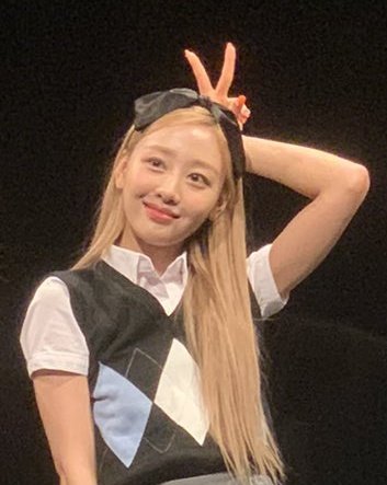 thinkchuuves's tweet image. #이브 #츄 from korea, to the us! 💭