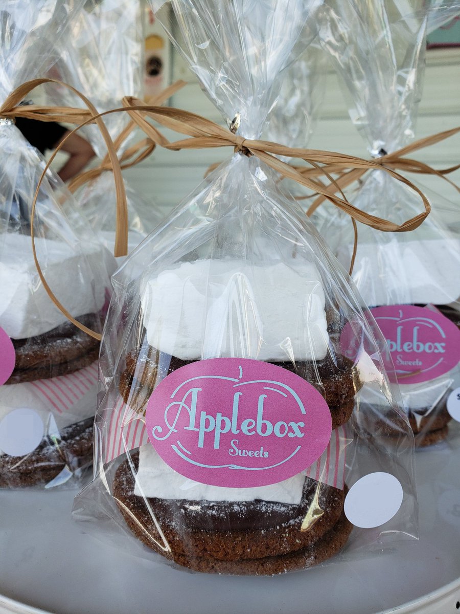 In the No. 17 spot on our Flagstaff Fresh Market vendor list is Applebox Sweets. 

We are excited to try your handcrafted treats on Aug. 25 in Sedgewick!

More: flagstaffcrafted.ca/flagstaff-regi…