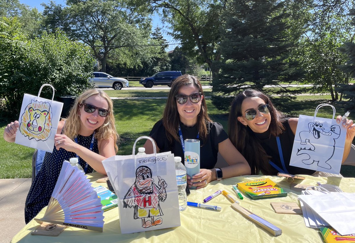 Thanks to all those who stopped by our Community Connect Resource Fair today! #HenkingRocks #WeAreD34 <a href="/NatalieSzeles/">Natalie Szeles</a> <a href="/StefShef/">Stefanie Shefler</a> <a href="/PrincipalPuetz/">Patty Puetz</a>