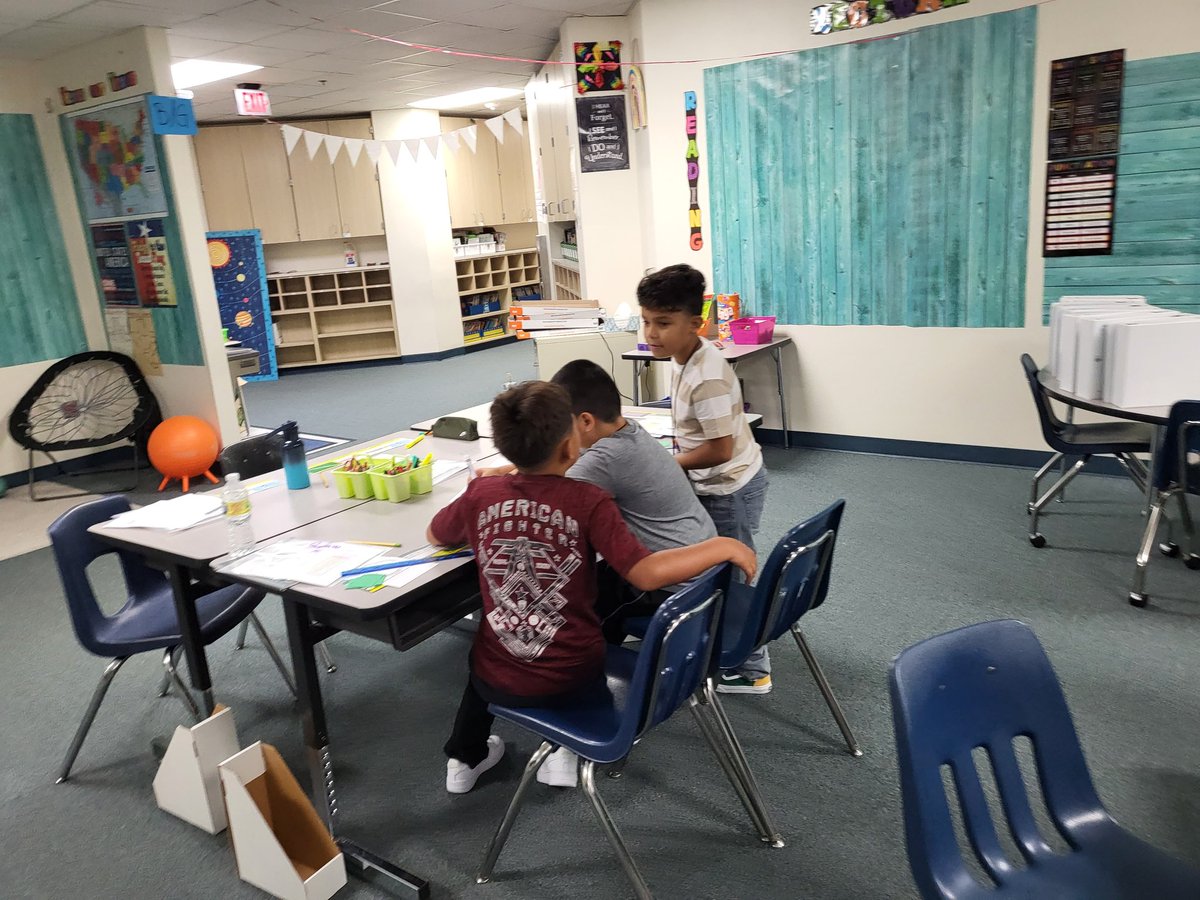 Paolasotomyor's tweet photo. Welcome 4th grade Tigers!! Getting connected on day one! @barron_bigcats @tricialancas1 #BelievePlanoIsd #barronworldfamous https://t.co/QS3nWBzq1z