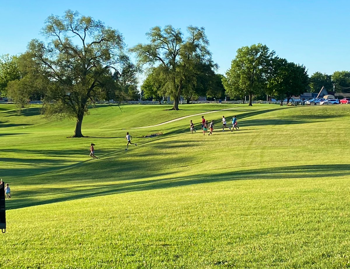 BMontgomery_5's tweet photo. Nothing like a nice summer’s evening with a good set of hill work. @StPaulNapoleon cross country team is putting in the summer work for a great season. #RunForTheOne https://t.co/2o1Mf6nW5t