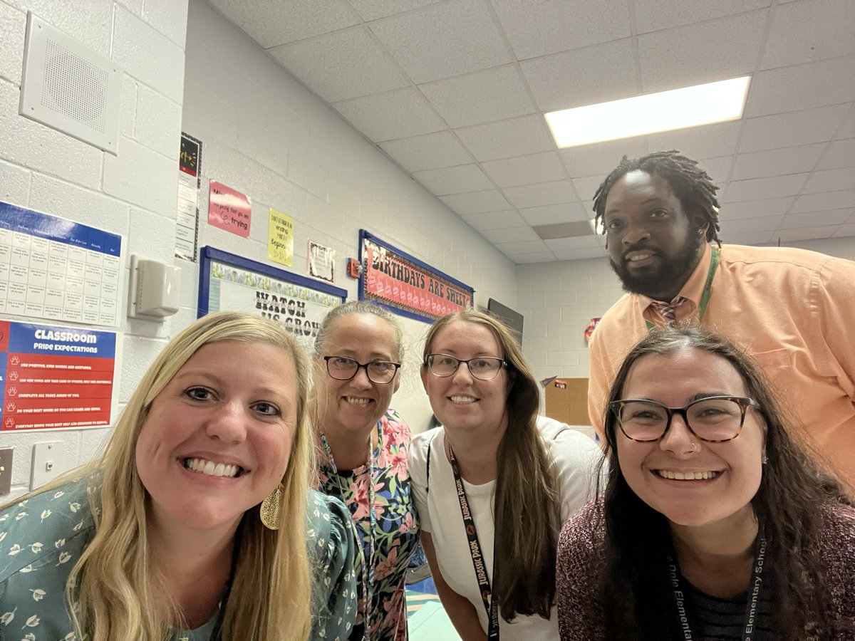A wonderful first day back! Some of my favorite people. Year 5 in 5th💙 #DoleStronger @RivasPrincipal @MrsGrayAP_HDES <a href="/HDBobcats/">Hanford Dole Bobcats</a>