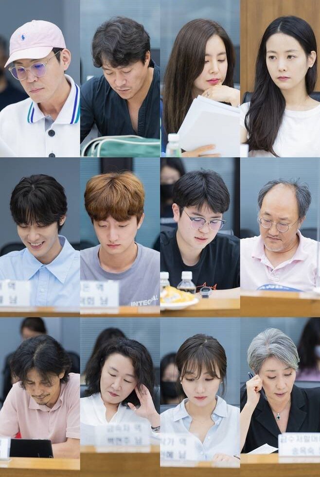 MBC drama GOLDEN SPOON Script reading

#Yooksungjae
#jungchaeyeon 
#yeonwoo 
#leejongwon
#kimkangmin 
#sonwoohyun 
#choiwonyoung
#GoldenSpoon