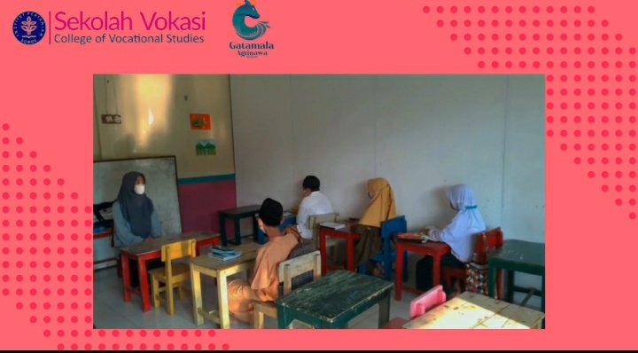 leavebeforeulov's tweet photo. Aksi Kita 

Tugas ini tu kita membantu orang lain bisa dr bidang ekonomi, pendidikan dll. Disini aku melakukan tugas aksi dengan mengajari anak anak kecil tpa mengaji, seneng bgt bisa ngajarin mereka🫶🏻
#VOKASIIMPACT #VOKASIJUARA #MPKMB59SVIPB #TheGlimpseStoryofGatamalaAgrinawa https://t.co/TNaHLsfbts