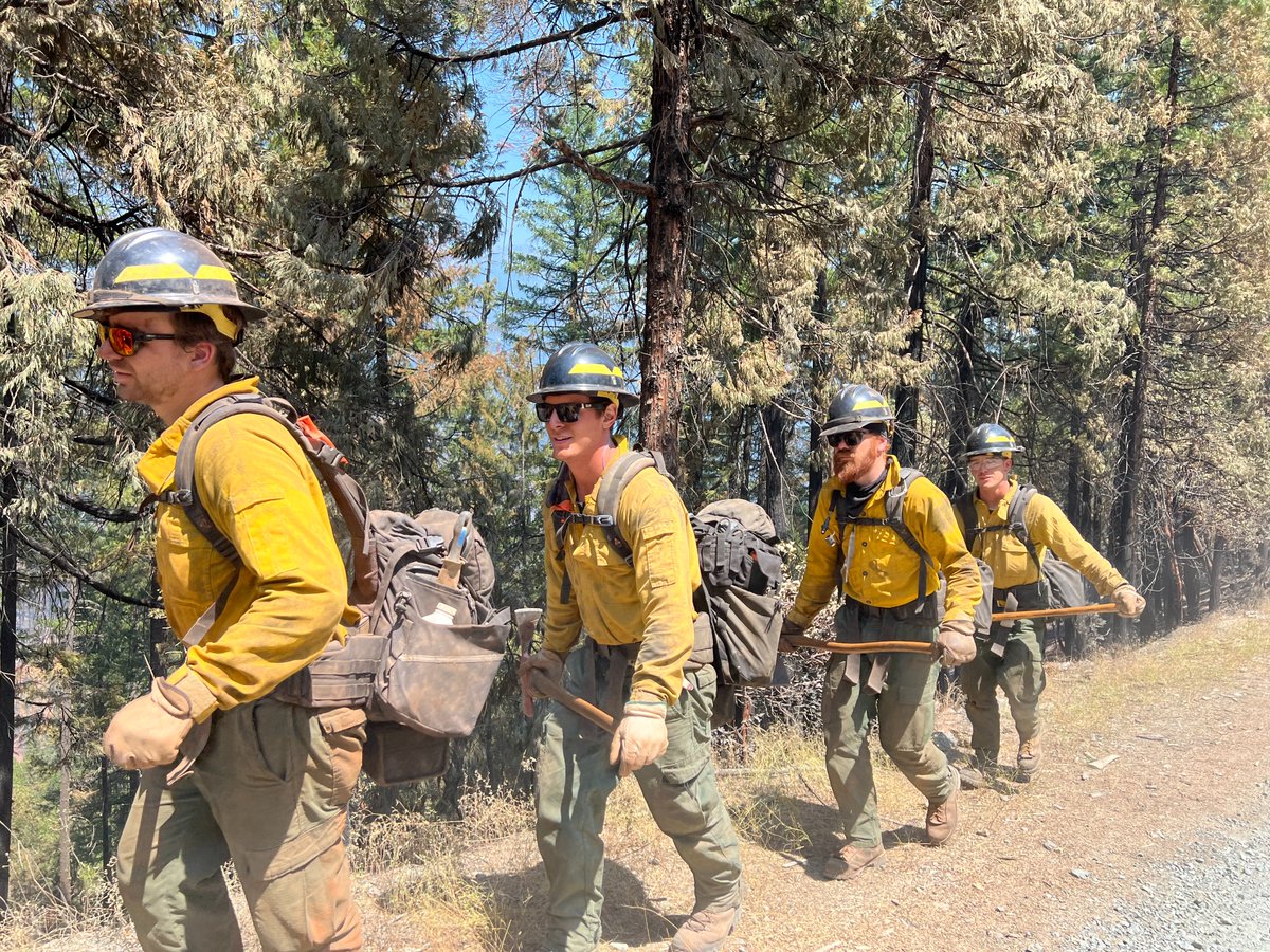Klamath_NF's tweet photo. Evacuation Warnings have been lifted for all communities around Happy Camp and Seiad Valley as both #YetiFire and #AlexFire remained relatively quiet throughout the day as crews continued to mop up what little heat remains a threat to containment lines.
https://t.co/6rEPKD0IZB https://t.co/4MTVZBhpYY