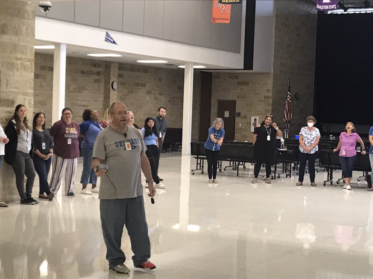 gonzalezr_77's tweet photo. What a great start with teachers! #PowerofTeam #prideofnewbraunfels #ALLIN https://t.co/Fe3MojaCBN