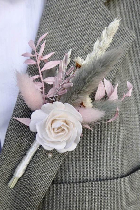 New dried buttonhole/ corsage added to my Etsy shop #FloweryWonder #driedflowers #buttonhole #corsage #natural #weddingday #wedding #etsyukseller #smallbiz #bridalflowers #groom #bestman #pink #theme #bespoke #handmade #grandma #lapelpin