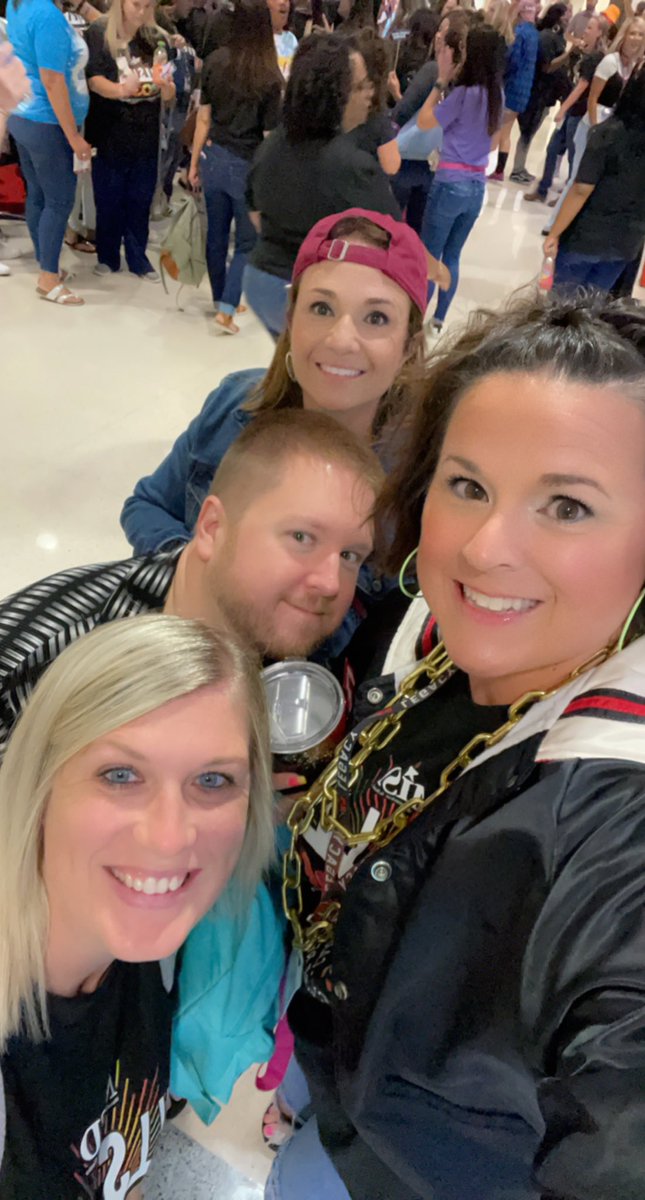 CoachJ_Jones's tweet photo. π€©HoUsE PaRtYπ #MISDConvocation #LegacyHS #90s #houseparty #misdready https://t.co/frl3CAQKXG