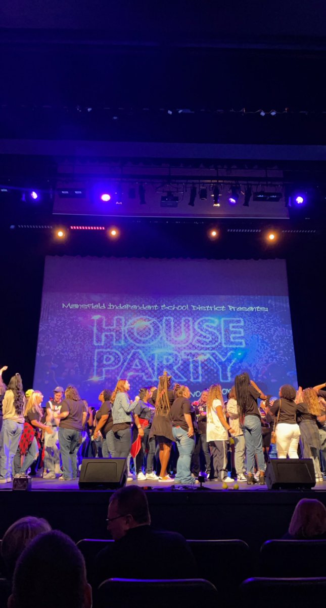 CoachJ_Jones's tweet photo. π€©HoUsE PaRtYπ #MISDConvocation #LegacyHS #90s #houseparty #misdready https://t.co/frl3CAQKXG