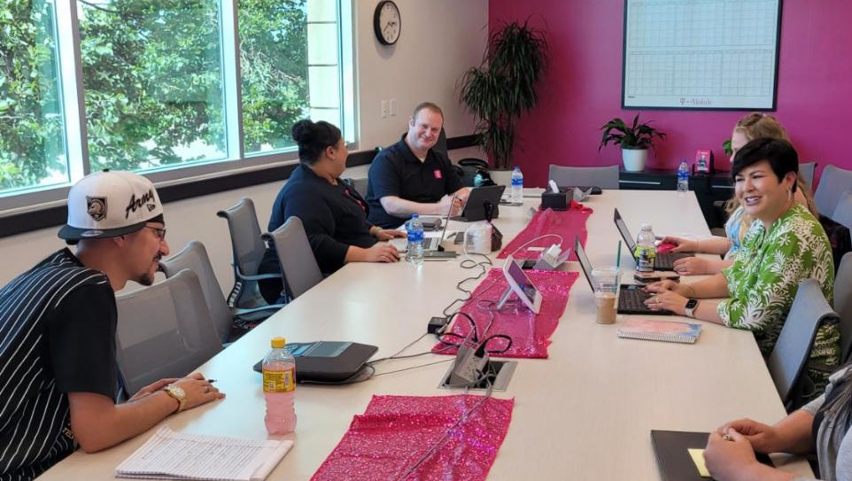 RachRo03's tweet photo. Today was a great day hosting @SteveLessor and @LuisaSeverson in the Springs!! We learned a lot and solved some pain points - the #TotalExperience in the #UpperMidwest is going to be π₯ #FrontlineConnect @JonFreier @domjrcoleman @leslie_vickie @tomjyang https://t.co/ciTfA9tr0M
