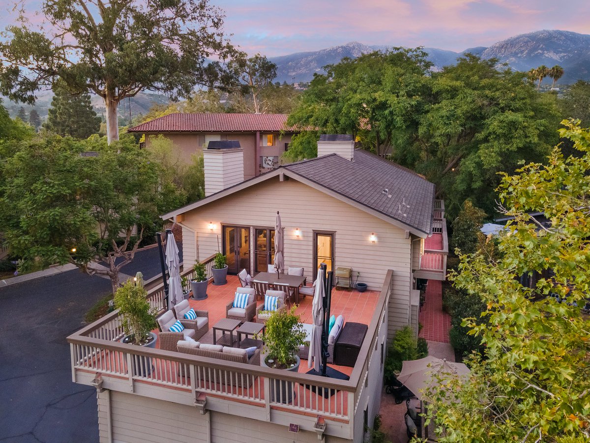 TerryRyken's tweet photo. BROKER #OPENHOUSE Thursday, August 11 11am-1pm
2731 Miradero Drive, #SantaBarbara, CA 93105 
Updated 3 bed/2 bath upstairs 1,720 sq. ft. condo. MLS# 22-2505 | Offered at $1,695,000
Listed by Terry Ryken, Broker Associate, #Compass DRE 01107300 https://t.co/wRWCIDx2Ic https://t.co/zXUCvDv2HS