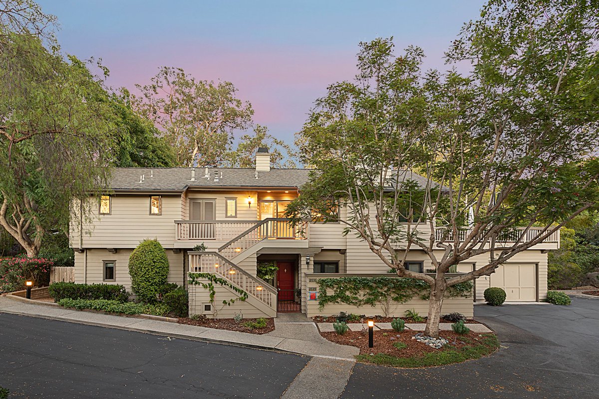 TerryRyken's tweet photo. BROKER #OPENHOUSE Thursday, August 11 11am-1pm
2731 Miradero Drive, #SantaBarbara, CA 93105 
Updated 3 bed/2 bath upstairs 1,720 sq. ft. condo. MLS# 22-2505 | Offered at $1,695,000
Listed by Terry Ryken, Broker Associate, #Compass DRE 01107300 https://t.co/wRWCIDx2Ic https://t.co/zXUCvDv2HS