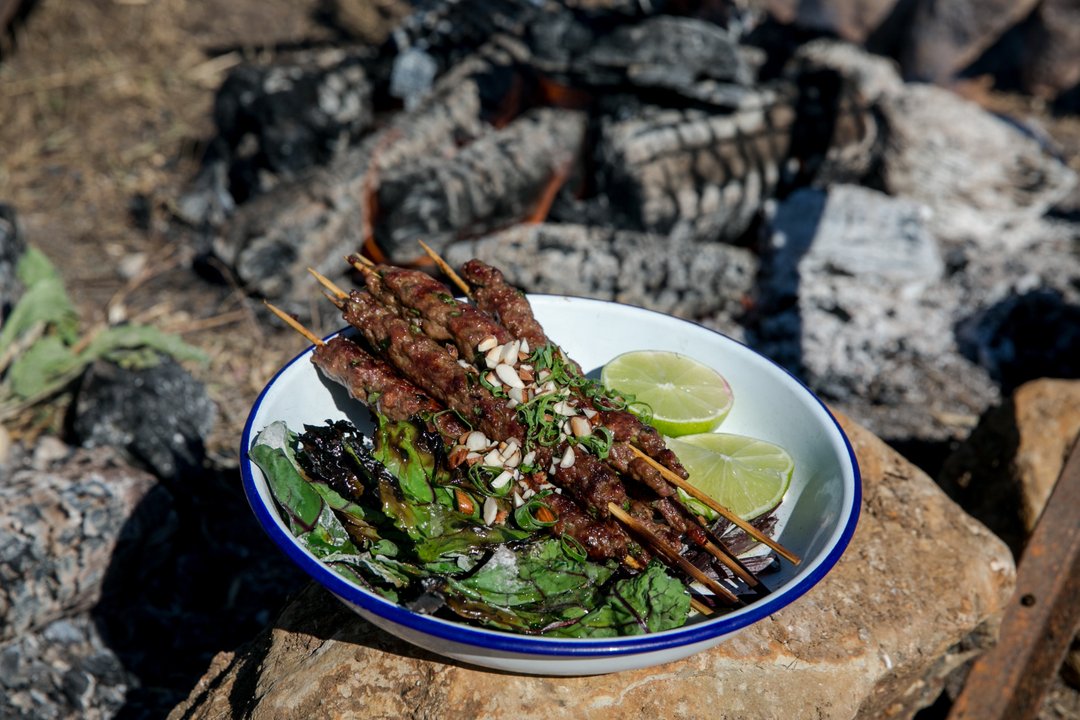 intfooddesign's tweet photo. Vietnamese food over the fire 🔥 the most authentic way to create the signature range of Vietnamese flavours. Returning to Vietnam as an adult was incredible, walking the early morning at 5am the streets were already smoky with the embers burning away in preparation for the bre https://t.co/FTAOXYpzOm