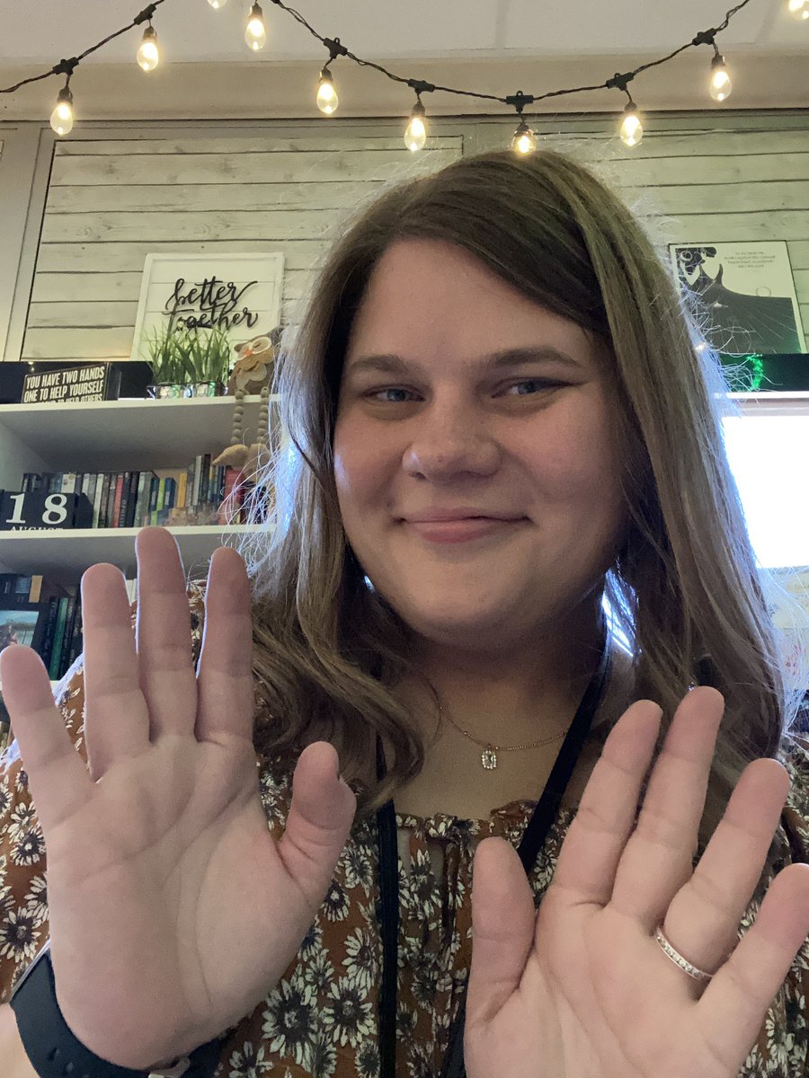 AmberCarithers's tweet photo. Here’s to year 10! I’ve learned so much in the past decade and can’t wait to see what great things are ahead of me! 💙💛📚

 #englishteacher #backtoschool #teaching #teaching10years  #decade #education #salthawks #usd308 #308pride https://t.co/vD7mXjbs5K