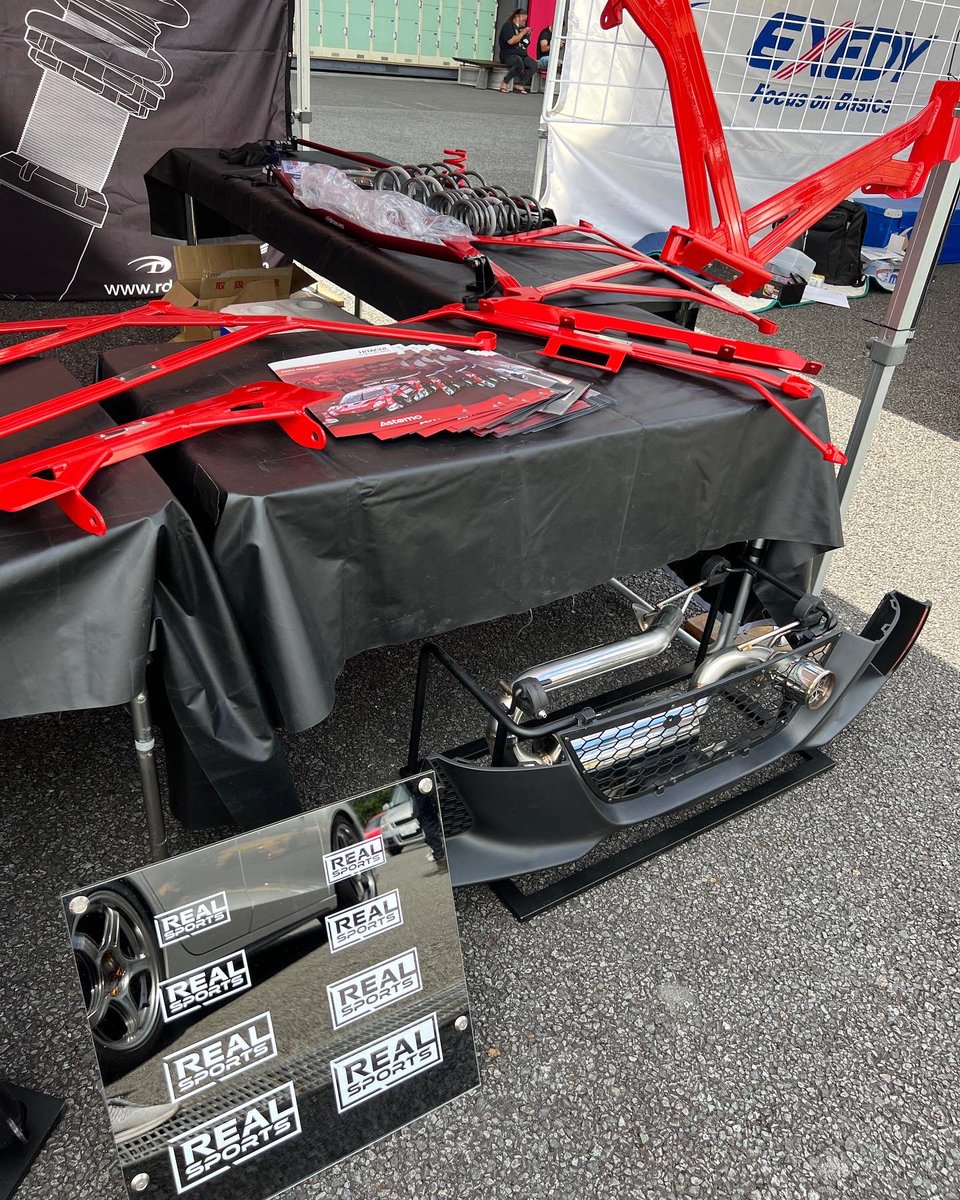 tanabe61673631's tweet photo. 富士スピードウェイで開催中の『夏だ！サマーパラダイス』にTANABE &amp; SSR &amp; REALSPOTSが参加しております‼️
デモカーにGR86とCIVICを展示！車高調やスプリング、ホイールの展示やグッズ販売もあります！
コラボブランド『REAL SPORTS 』のパーツなども展示してますので、是非お越しください！！ https://t.co/LFMe5P4g1E