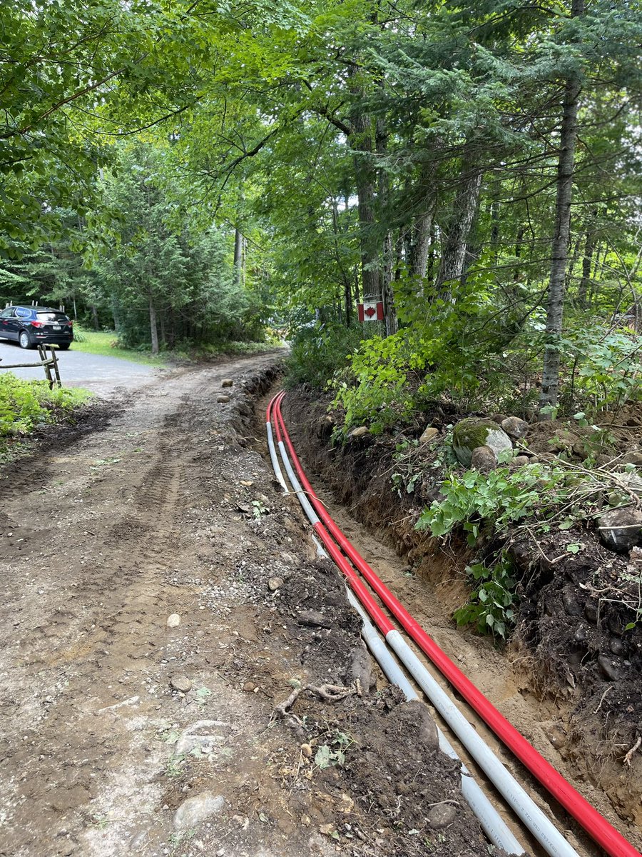 We’re getting with the times up in Huntsville! Hydro going in the ground ! 

#Excavation#cottagecountry