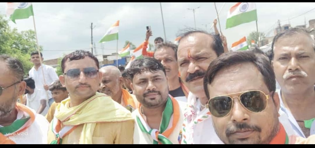 Upendragautamb3's tweet photo. आजादी के 75 वर्ष पूर्ण होने पर अमृत महोत्सव के उपलक्ष्य में कदौरा मण्डल  युवा मोर्चा द्वारा आयोजित भब्य विशाल तिरंगा यात्रा निकाली गई । कार्यक्रम में  ,  जिला एवं क्षेत्र के नेता तिरंगा यात्रा में शामिल रहे
🇮🇳💐 ब्लाक प्रमुख कदौरा💐🇮🇳 https://t.co/5jwu4XTU6y