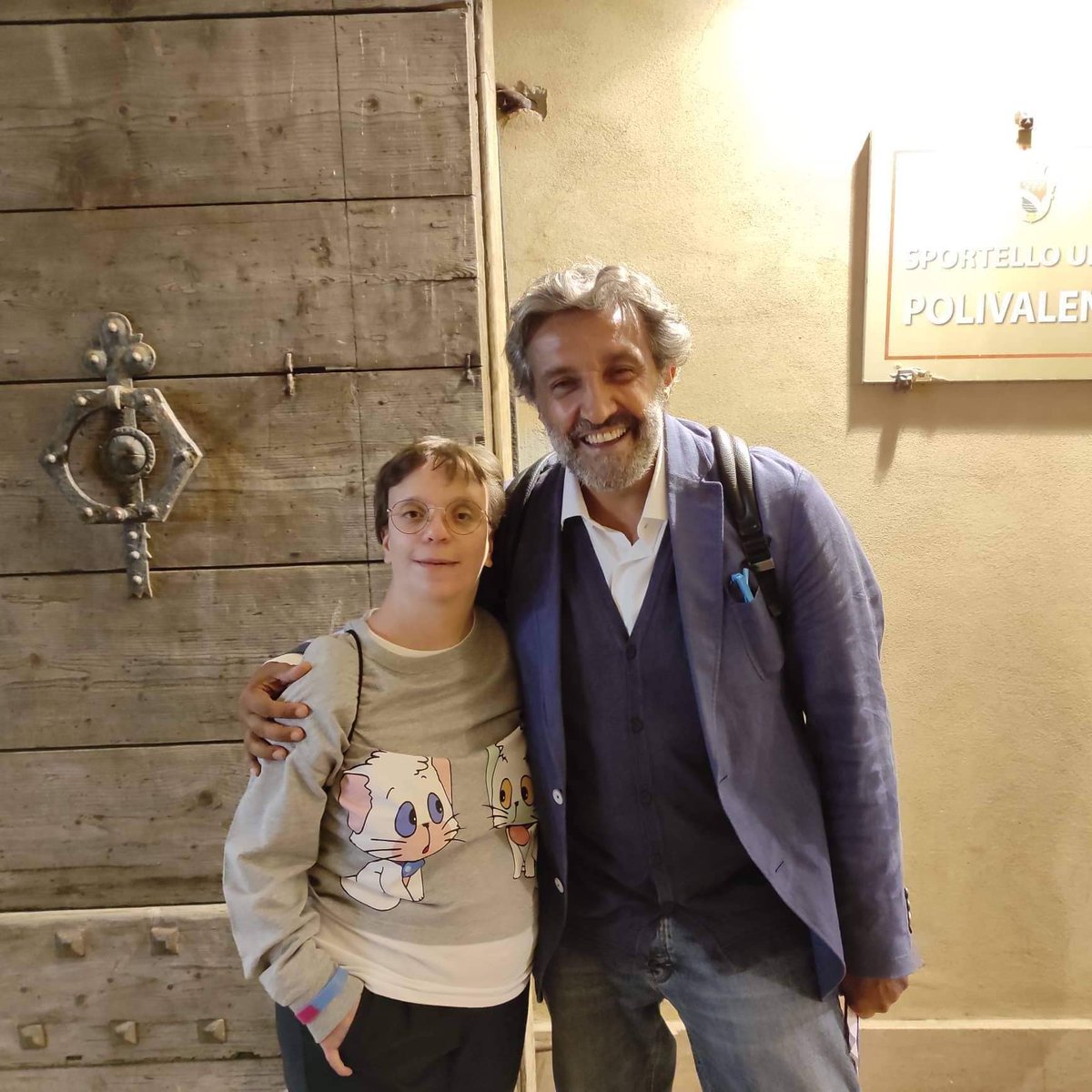 PanariellinaIda's tweet photo. Serate che io amo definire "CAREZZE DI VITA", dove rifletti, sorridi ti fermi pensare che in questo mondo con un solo IO non facciamo nulla, ma con MERAVIGL.IOSO "NOI", possiamo fare tanto. @insinnaflavio Ti voglio tanto bene @atri_cup #AtriIncontra By Ida Panariellina @atri_in https://t.co/CJ8hGaPYkS