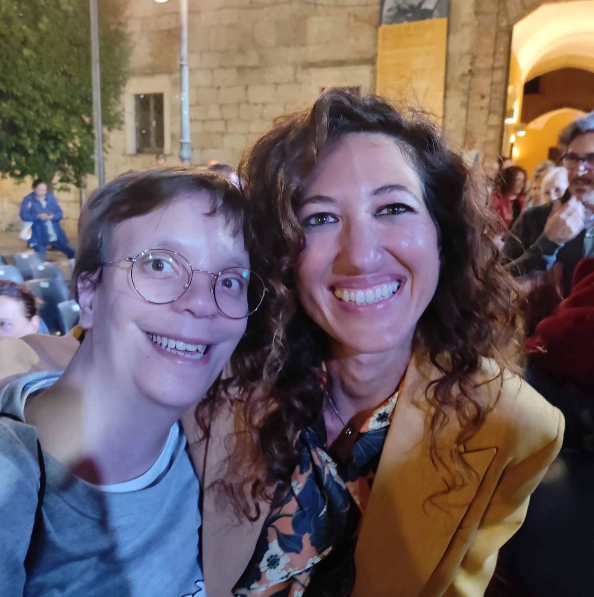 PanariellinaIda's tweet photo. Serate che io amo definire "CAREZZE DI VITA", dove rifletti, sorridi ti fermi pensare che in questo mondo con un solo IO non facciamo nulla, ma con MERAVIGL.IOSO "NOI", possiamo fare tanto. @insinnaflavio Ti voglio tanto bene @atri_cup #AtriIncontra By Ida Panariellina @atri_in https://t.co/CJ8hGaPYkS