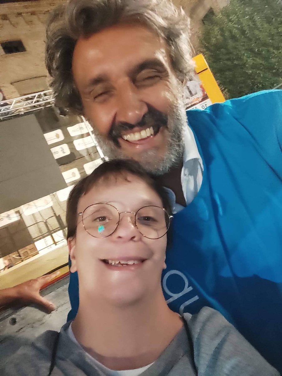 PanariellinaIda's tweet photo. Serate che io amo definire "CAREZZE DI VITA", dove rifletti, sorridi ti fermi pensare che in questo mondo con un solo IO non facciamo nulla, ma con MERAVIGL.IOSO "NOI", possiamo fare tanto. @insinnaflavio Ti voglio tanto bene @atri_cup #AtriIncontra By Ida Panariellina @atri_in https://t.co/CJ8hGaPYkS