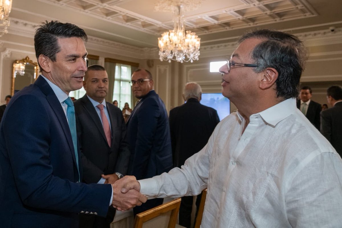 oscarrodrilo's tweet photo. ⁦@caordosgoitia⁩ y ⁦@petrogustavo⁩ dos formas distintas de gobernar, pero con la misma visión para dirigir la nación. Educación, Salud, Vias rurales, saneamiento basico; Seguridad Alimentaria, inclusión y desarrollo social. ⁦@velascoluisf⁩ ⁦@anrol54⁩ ⚖️🇨🇴 https://t.co/xGn0fxeIUX