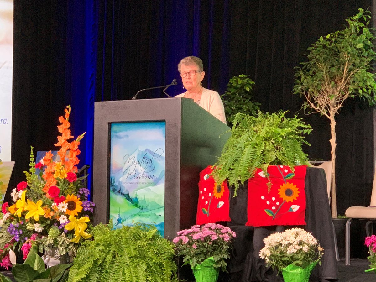 Today the LCWR assembly heard from Sister Jane Herb, IHM, LCWR president, who spoke of several emerging themes including: the calls to transformation, vulnerability; prophetic witness and synodality. Her full address is available in 3 languages. tinyurl.com/4p6jee5v
 #LCWR2022