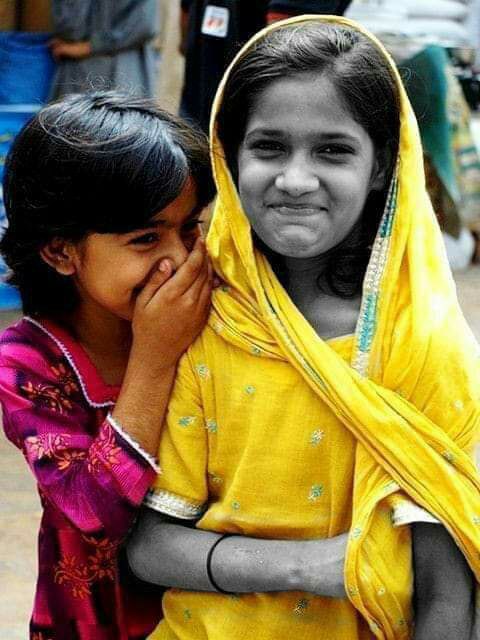 Sathya_222's tweet photo. *குத்திக் காட்டும் மனிதர்களுக்கும் சுட்டிக் காட்டும் மனிதர்களுக்கும் இடையில் சிரித்துக் கொண்டு வாழ்ந்து காட்டுவது தான் சவாலான வாழ்க்கை.*

நற்காலை🍎🍅🍎 https://t.co/IzQnthdZof