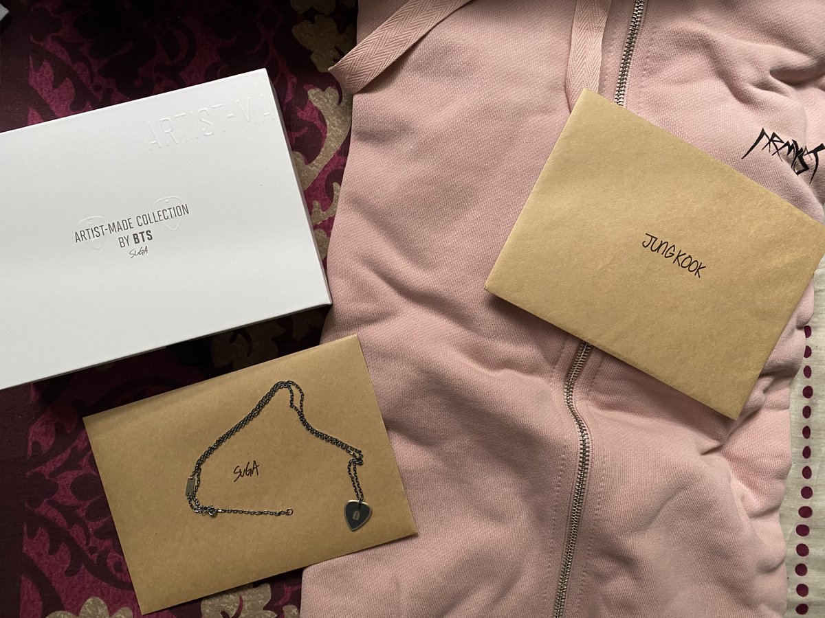 namjikooksells's tweet photo. my artist made merch are home! ngayon ko lang naunbox π₯Ή thank u so much for bringing them home safe and for letting me use ur kr address π«Άπ½
β @sseomcart #SSEOMBacks https://t.co/r4lA1nERYs