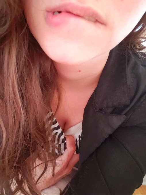 Who's in need of some positives encouragement in their life?   Let's have a chat🥰  Findom - Domme - Goddess