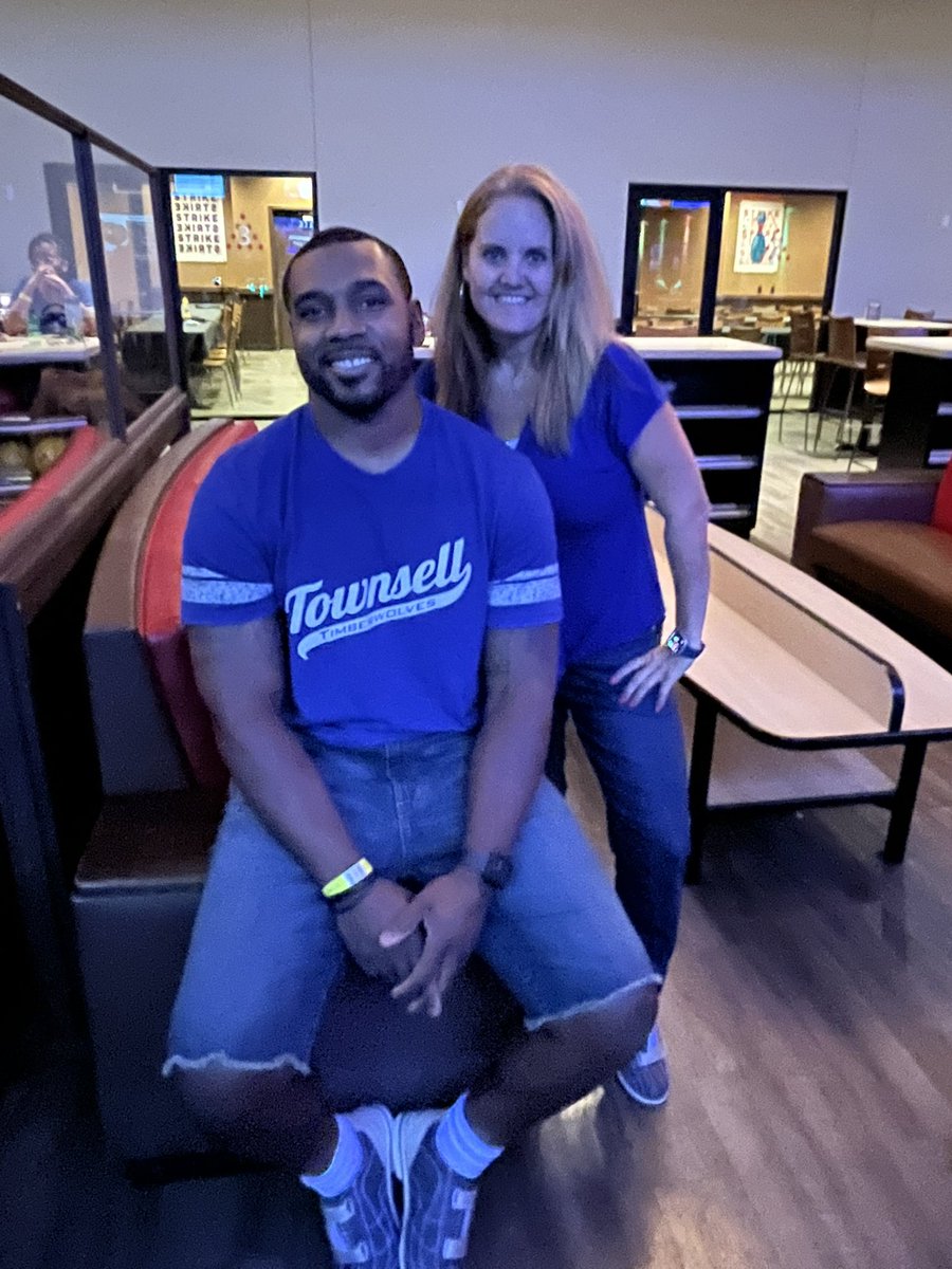 FollowMrsBrooks's tweet photo. Late post: This was the best leadership retreat! Bonding, building, and bowling!! #LeadersOfThePack #LeadTheLearning 🐺❤️🐺❤️🐺 https://t.co/y3ClIcB1KT