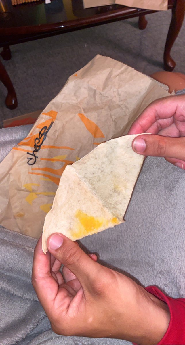 lbiere19's tweet photo. yo @tacobell what is this https://t.co/RyUeTHSRri