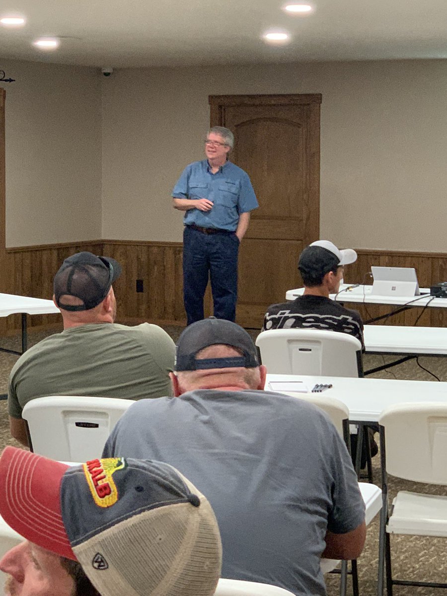 tomlinpat's tweet photo. Great meeting in Mcleansboro with Element Ag team, area growers and Dr. Brian Gardener. #MaximumFarming #AgSpectrum #CropProductionEfficiency https://t.co/0B50Z4V0nX