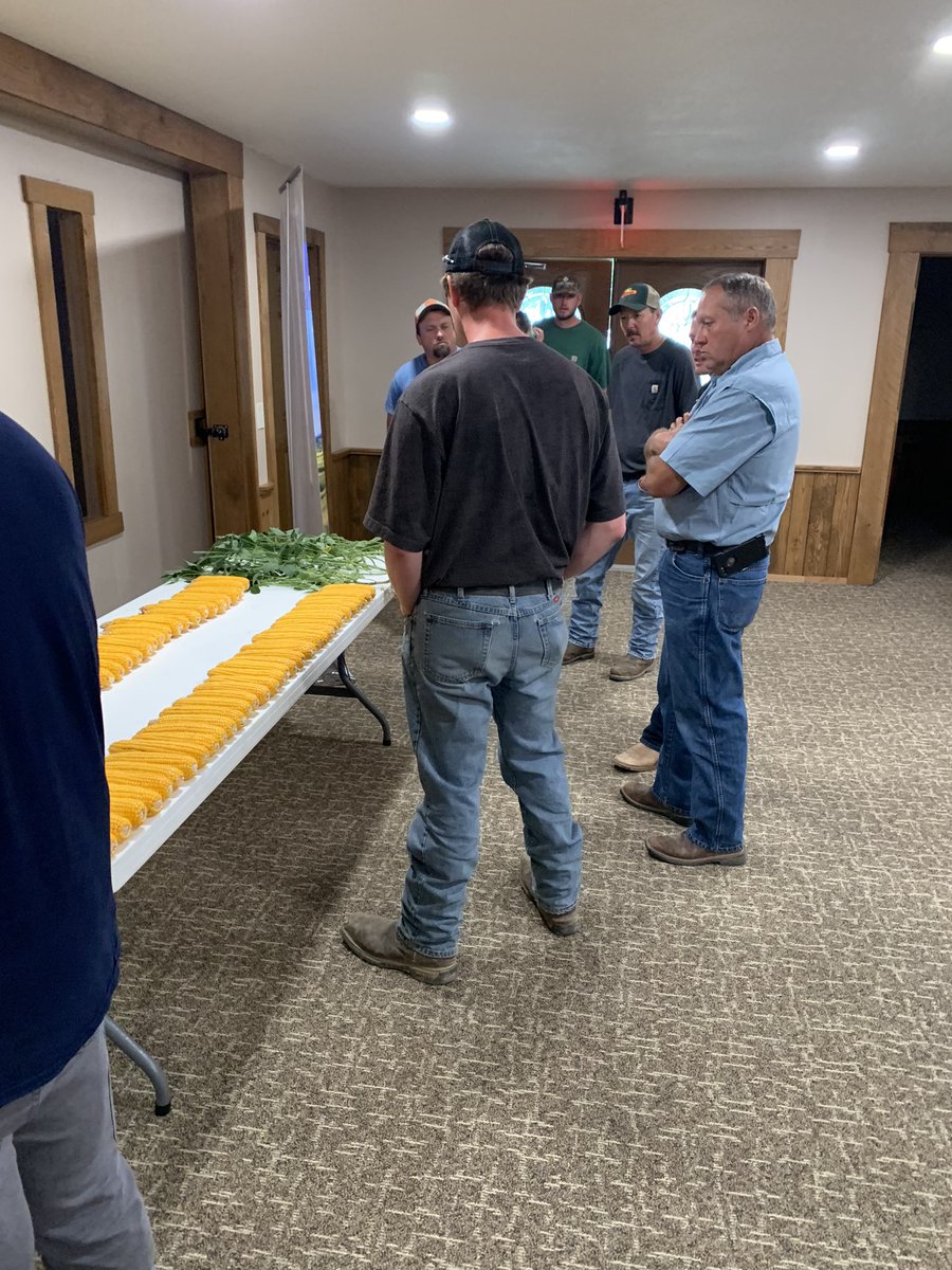 tomlinpat's tweet photo. Great meeting in Mcleansboro with Element Ag team, area growers and Dr. Brian Gardener. #MaximumFarming #AgSpectrum #CropProductionEfficiency https://t.co/0B50Z4V0nX