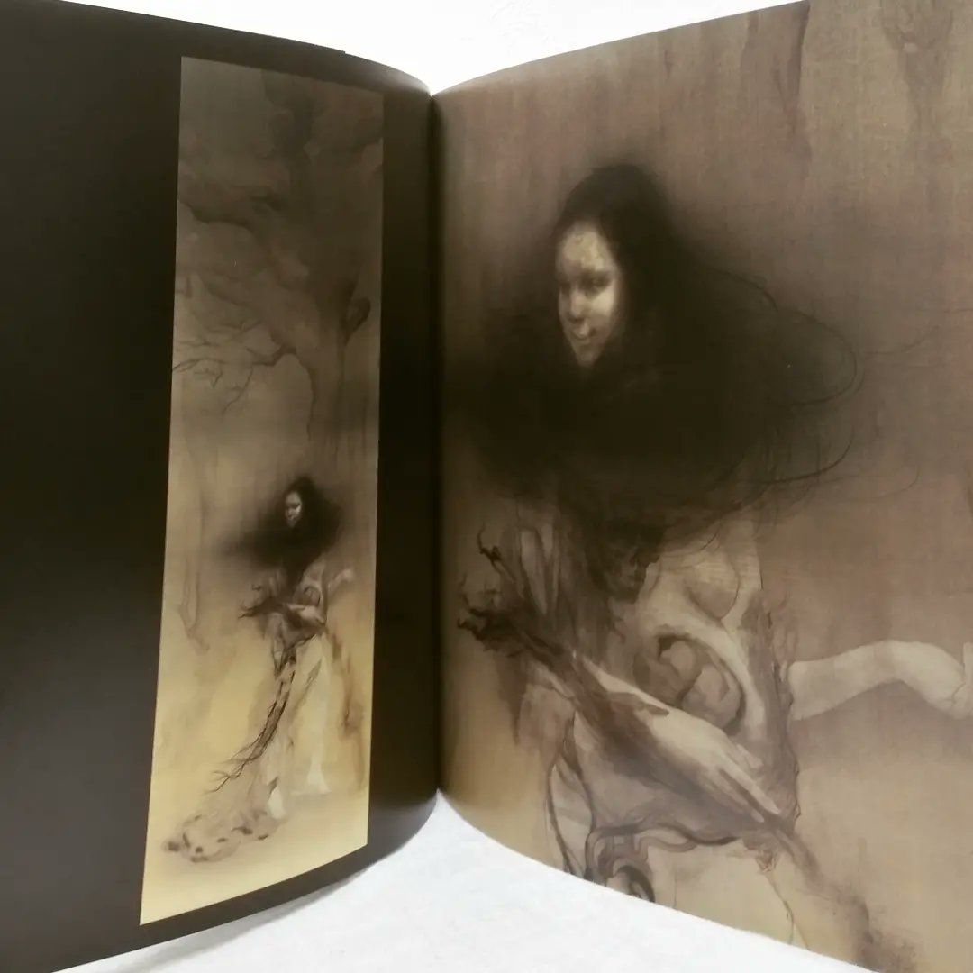 beaversbooks's tweet photo. #今日の一冊 「松井冬子画集 2
増補改訂版」(エディシオン・トレヴィル)。個展『Narcissus』出品作とそれ以降の新作に、本画・部分図・下図、自作解説を収録。習作なども追加した増補版
https://t.co/djpMIhzQ96
#ビーバーズブックス入荷品
#beaversbooks
#古本買取
#出張買取
#画集
#FUYUKOMATSUI https://t.co/2aaVYvJRrp