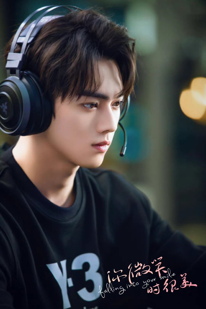 intoyoursmilefc's tweet photo. Say hi to everyone with the most handsome leader of #ZGDX team✨♥️

#FallingIntoYourSmile #你微笑时很美 #รักยิ้มของเธอ #FallingIntoYourSmile #XuKai #许凯 #ZGDX_Chessman #chinesedrama https://t.co/GY3LjT0Z0q
