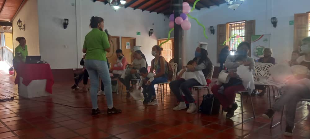 INN_MERIDA's tweet photo. 💜🤱 🄼🄴🅂 🄳🄴 🄻🄰 🄻🄰🄲🅃🄰🄽🄲🄸🄰 🄼🄰🅃🄴🅁🄽🄰 🤱💜

 #FuenteDeVida

Así fue parte del grado de nuestros bebés del municipio #SantosMarquina donde pudieron disfrutar sanamente, en un ambiente agradable de nuestro estado #Mérida

#TrabajadoresConLaPatria https://t.co/IoSq3TJSe1