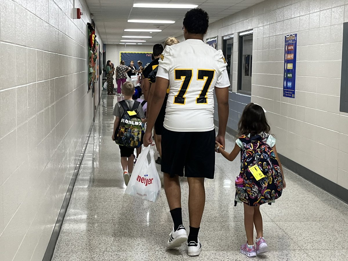 c_lumbley's tweet photo. Fabulous first day @FWCommSchools Welcome back, Students!  💕📚 https://t.co/stvljpxcxQ