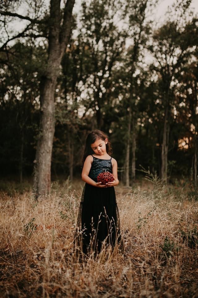 DanielleWBooks's tweet photo. So excited to meet our baby boy Valentine , due November 3rd! Nivik and I are consumed with for him love already 🍁🎃🦇🧡 https://t.co/BGB3zlbHGY