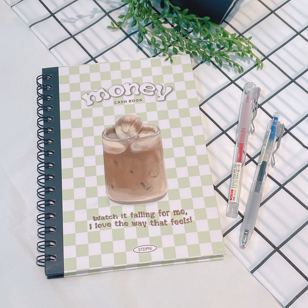 cubebroccoli's tweet photo. Money Cash Book สมุดจดรายรับ-รายจ่าย📚📄💵
รายละเอียด: ขนาด A5 จดบันทึก จำนวน 97 หน้า สรุป 2 หน้า
✨ราคาเพียง 165 บาท✨
📌สั่งออนไลน์ได้แล้วที่👇🏻
Shopee; cubebroccoli https://t.co/HQcKDqyfY1