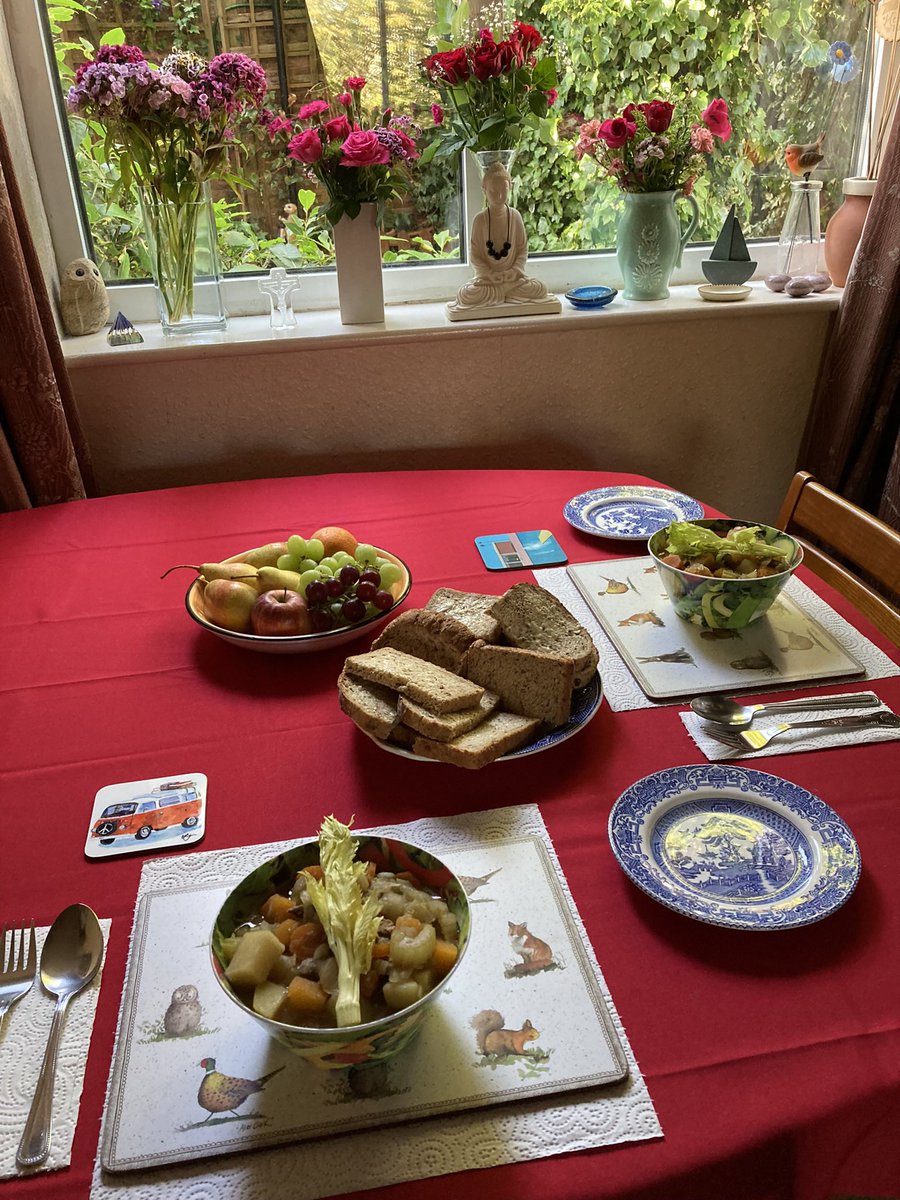 Jan_Lentzos's tweet photo. Barry made another delicious beef and vegetable stew π Using up all our leftover fresh vegetables in the process π¨π»βπ³
π₯π₯π₯π§
π₯©π₯π₯π₯π§
π₯©π₯π₯#HomeCooked #Stew #WholemealBread #DicedBeef #Onions #Potatoes #Carrots #Parsnips #Turnip #Celery #FreshVegetables #UseUpYourLeftovers https://t.co/ZoYKl5XoyL
