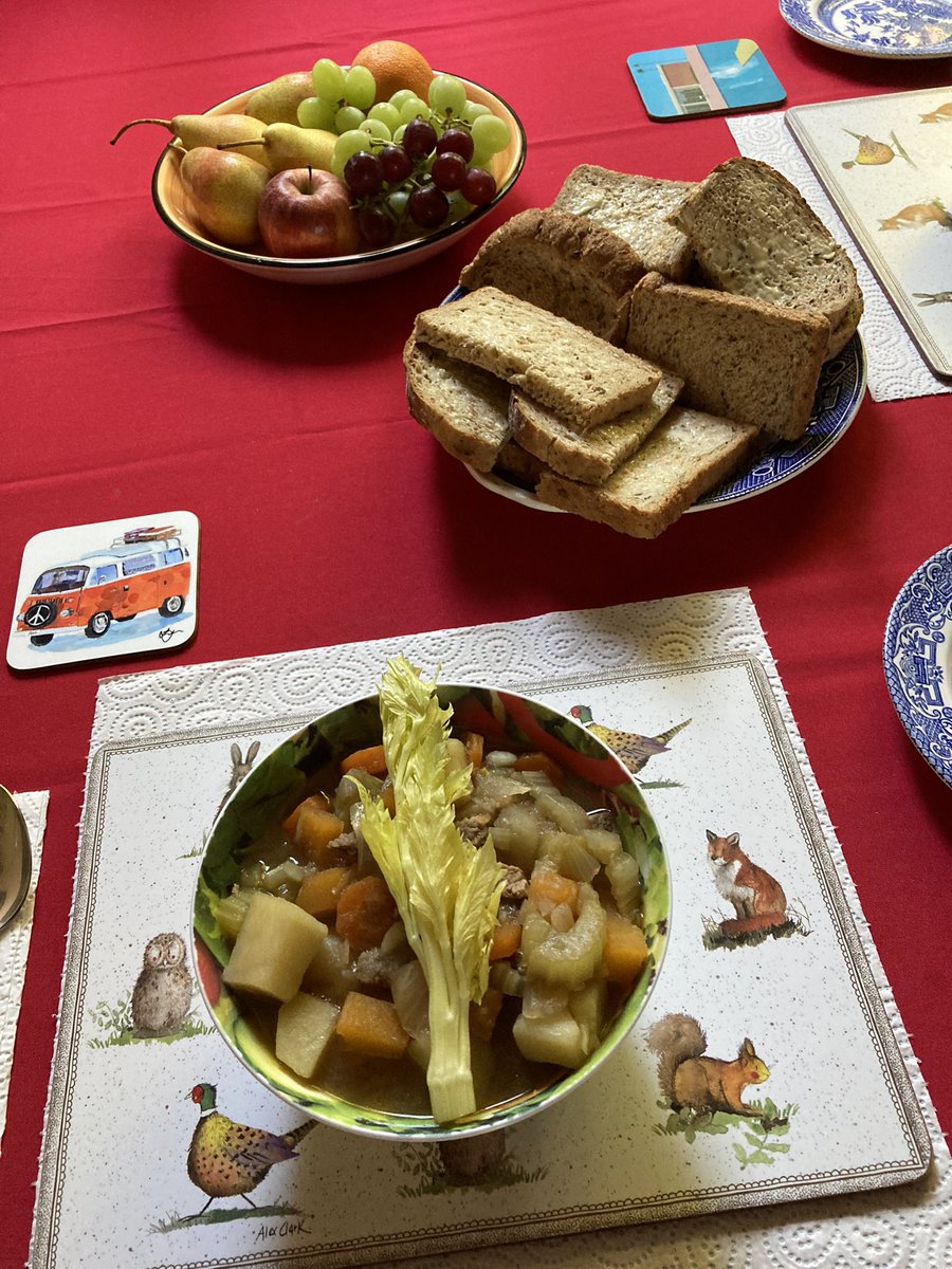 Jan_Lentzos's tweet photo. Barry made another delicious beef and vegetable stew π Using up all our leftover fresh vegetables in the process π¨π»βπ³
π₯π₯π₯π§
π₯©π₯π₯π₯π§
π₯©π₯π₯#HomeCooked #Stew #WholemealBread #DicedBeef #Onions #Potatoes #Carrots #Parsnips #Turnip #Celery #FreshVegetables #UseUpYourLeftovers https://t.co/ZoYKl5XoyL