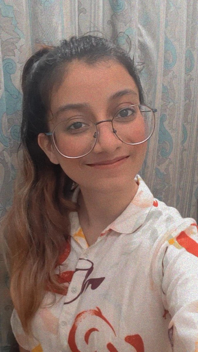 Making a high pony always makes me feel like I'm back to being a toddler with a fountain of hair on the top of my head! xD