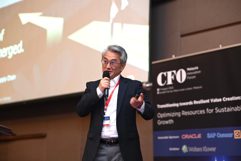 QuestexA's tweet photo. Michael D. Lim, Director, ERP &amp; Digital Supply Chain, APAC, Oracle discussing 'Redefine Best: Harnessing AI to Plan, Prioritize, and Profit In 2022 And Beyond'

#QuestexAsia #CFOMY22 #chieffinancialofficer #liveevent #malaysia https://t.co/ToAOCqxz0H