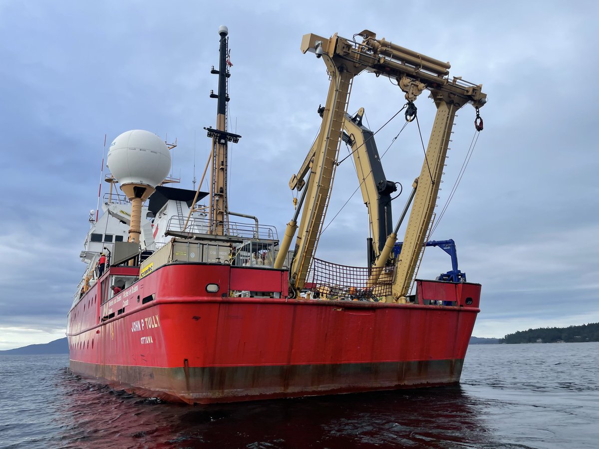 Bon voyage to the Tully as it leaves on the late summer Line P cruise.  I had to give my berth to our post doc, but got a great view as they took me back to the dock.