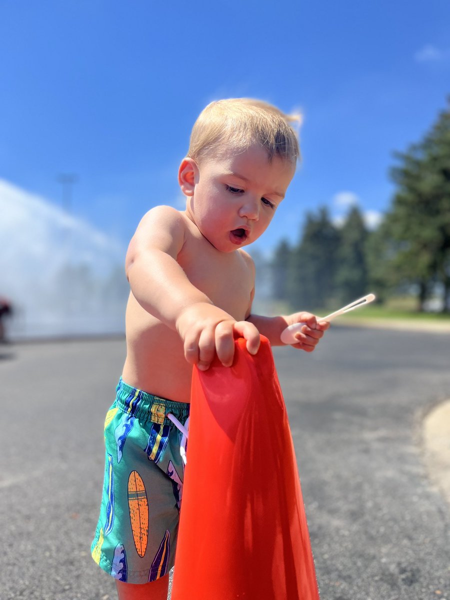sh_lynnx's tweet photo. Fire hose splash pad thanks to the Canton police and fire department 💦🚒 https://t.co/Pe1JDS3jaA